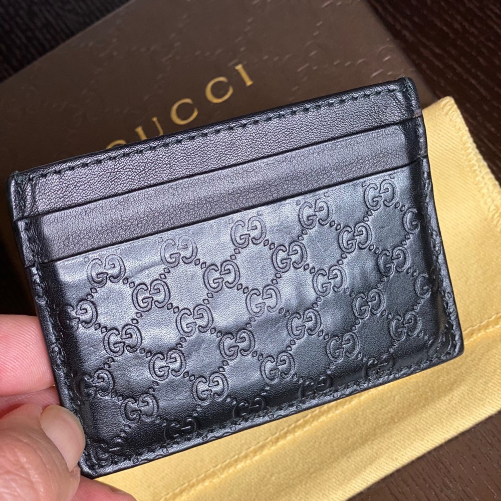 Sale! GUCCI SIGNATURE CARD CASE 😍